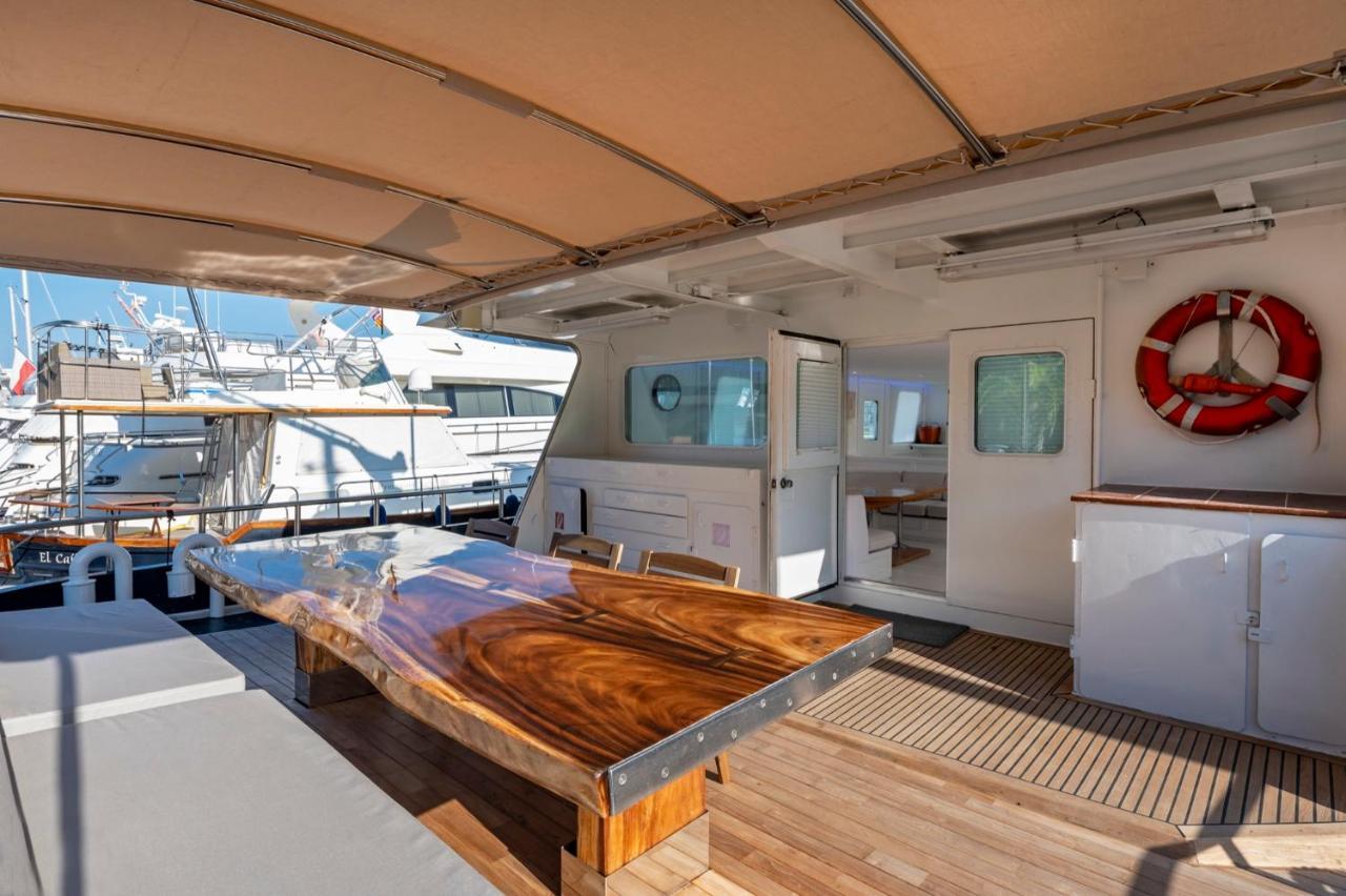 Luxury Boat Hotel Sant Adria de Besos Exterior foto