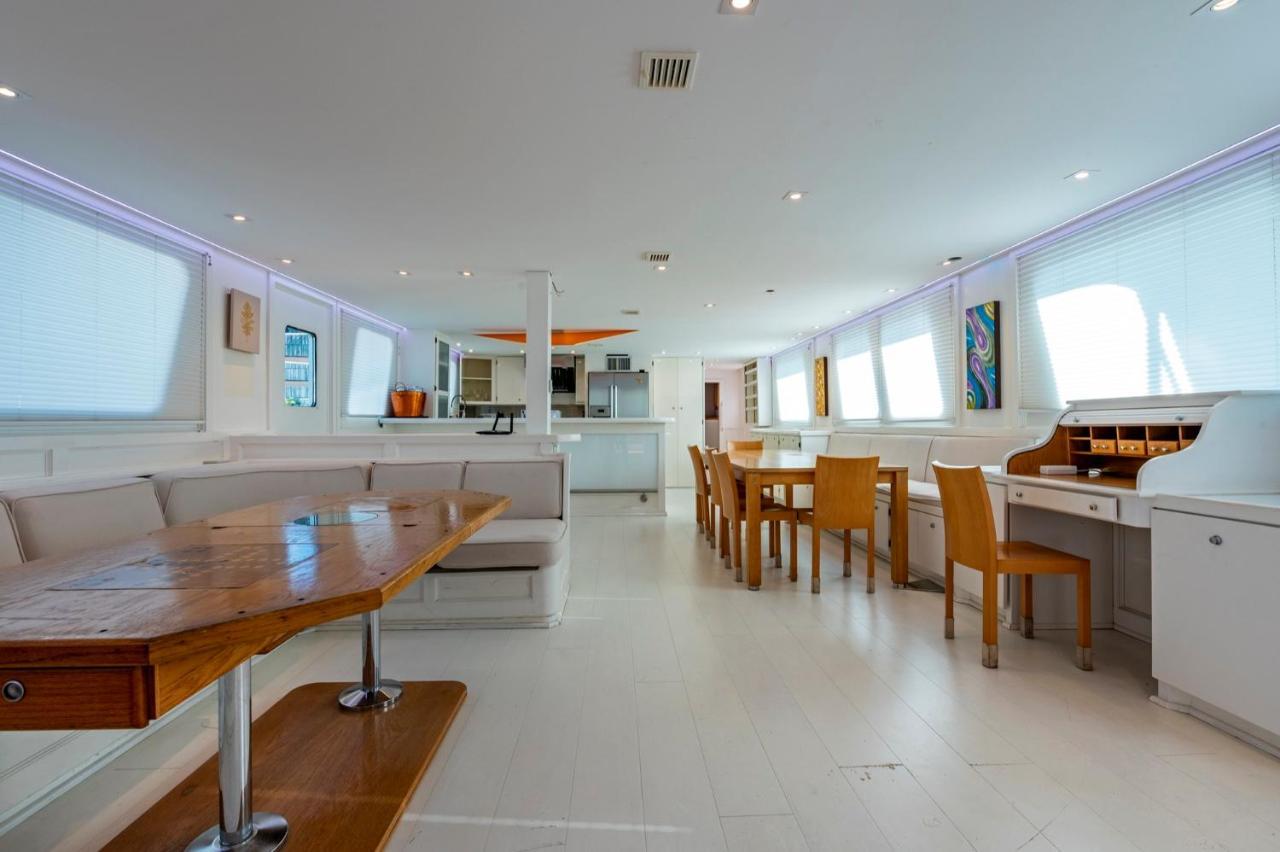 Luxury Boat Hotel Sant Adria de Besos Exterior foto