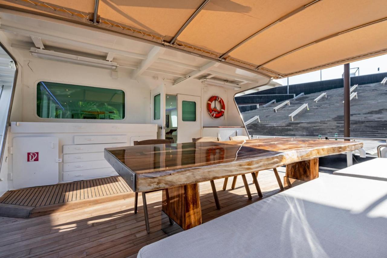 Luxury Boat Hotel Sant Adria de Besos Exterior foto