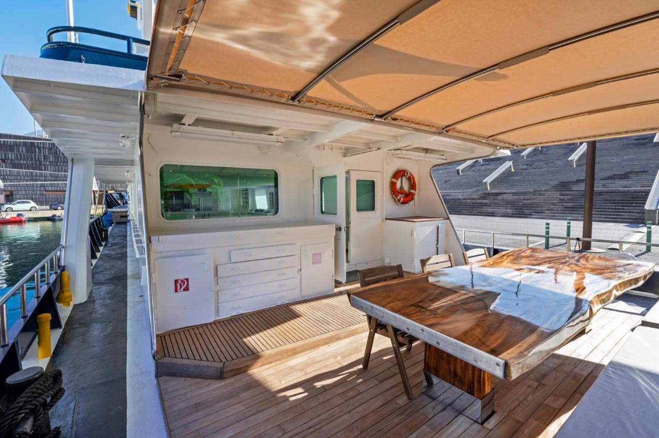 Luxury Boat Hotel Sant Adria de Besos Exterior foto