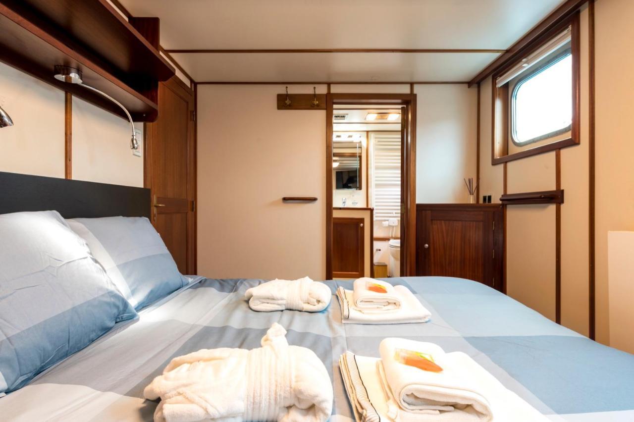 Luxury Boat Hotel Sant Adria de Besos Exterior foto