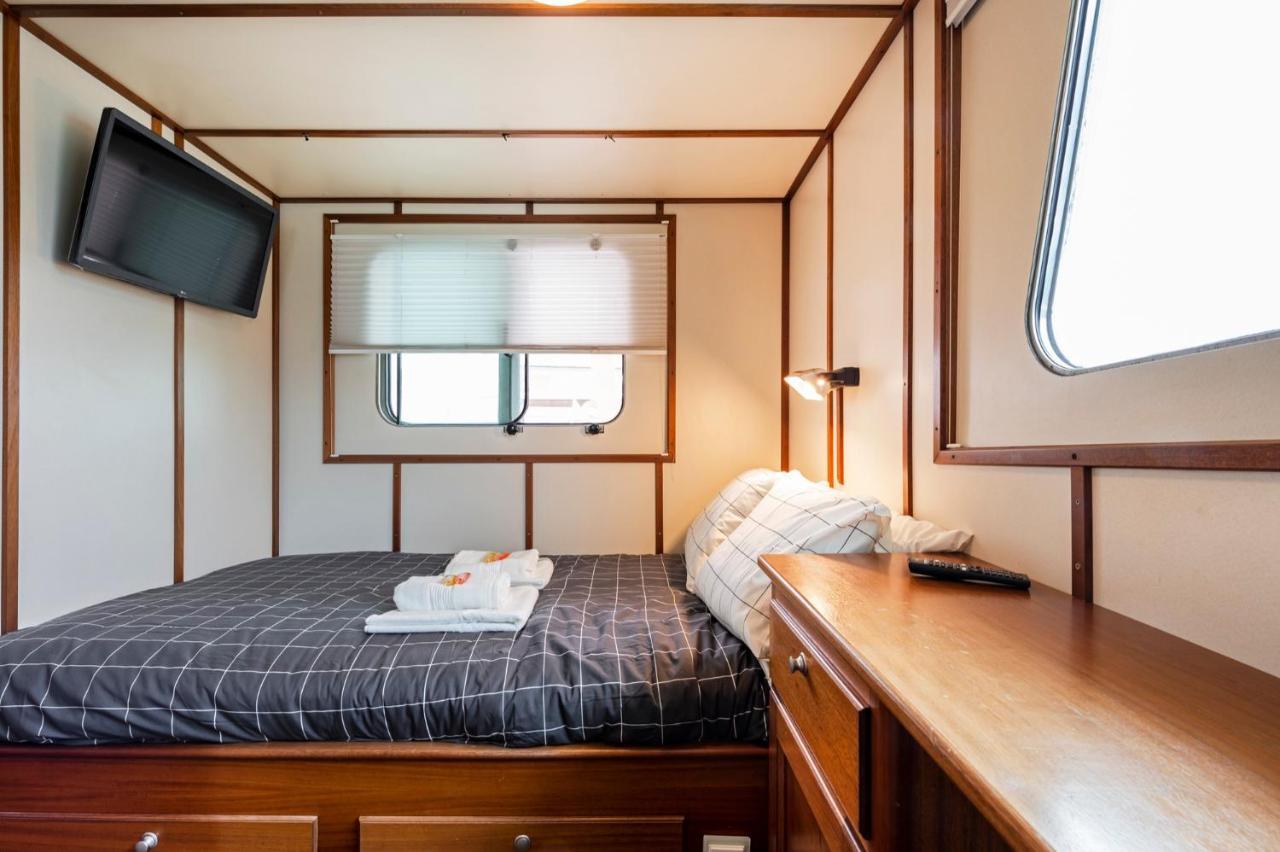 Luxury Boat Hotel Sant Adria de Besos Exterior foto
