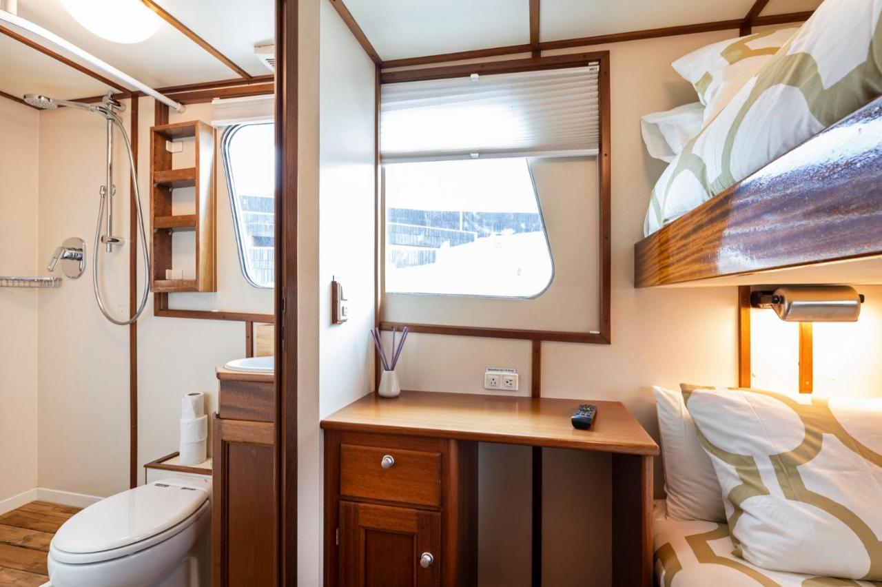 Luxury Boat Hotel Sant Adria de Besos Exterior foto