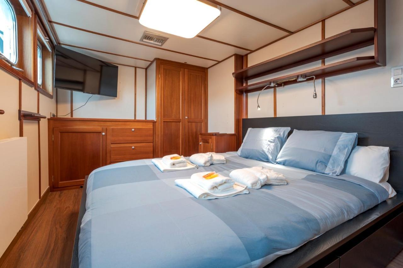 Luxury Boat Hotel Sant Adria de Besos Exterior foto